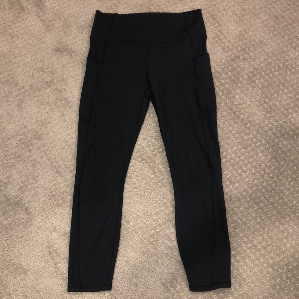 Black medium Fabletics leggings with pockets